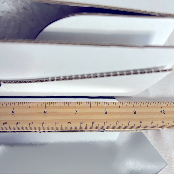 Chanel Empty Box in white - Picture 5 of 5